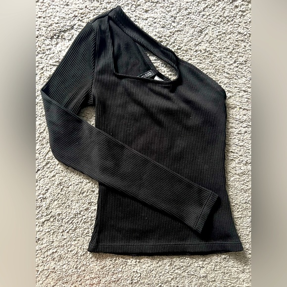 H&M Tops - One sleeve shirt